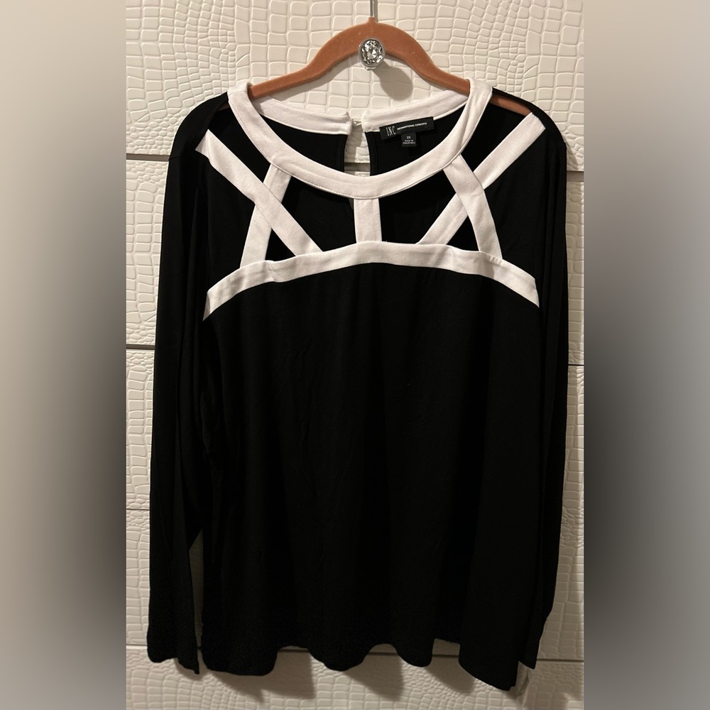 INC NWT from Macys 2X Deep Black white cut outs